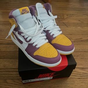 Air Jordan 1 Retro High OG size 5.5 GS White, Gold & Purple